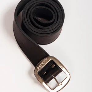 Cinto de cuero genuino con hebilla dorada para mujer, disponible en colores negro, terracota, natural y chocolate.